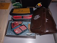 Lot 29 - schroevendraaier sets en kammensets