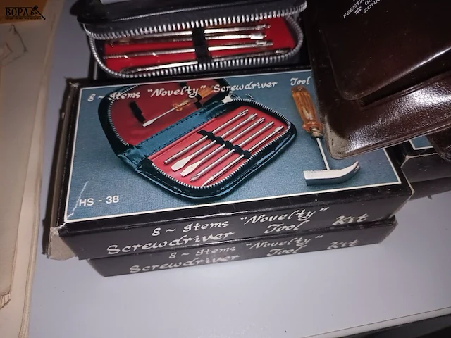 Lot 29 - schroevendraaier sets en kammensets - afbeelding 2 van  5