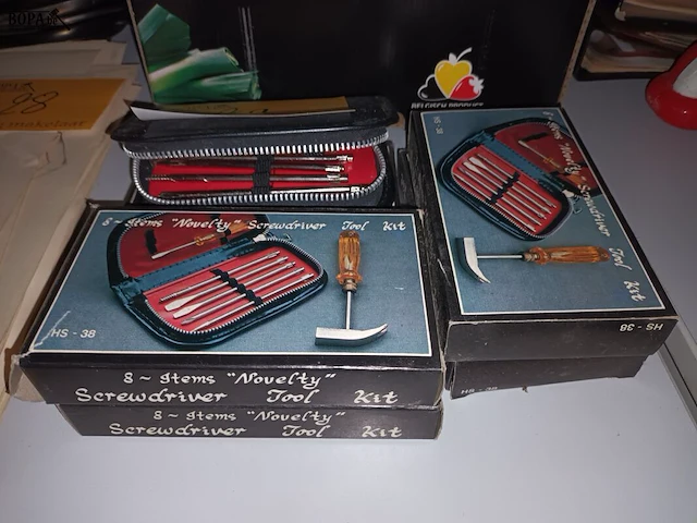 Lot 29 - schroevendraaier sets en kammensets - afbeelding 3 van  5