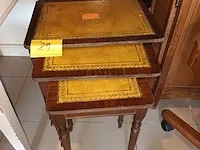 Lot 29 - set van 3 bijzettafels - afbeelding 1 van  4