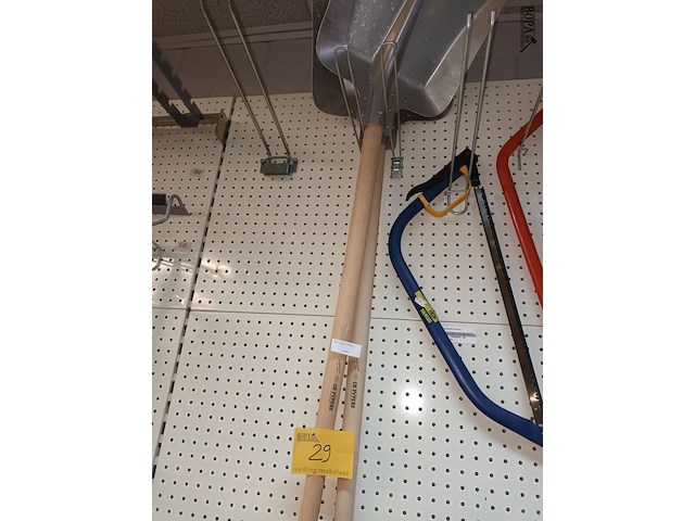 Lot 29 - sneeuwschop. 2 stuks - afbeelding 1 van  3