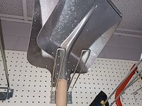 Lot 29 - sneeuwschop. 2 stuks - afbeelding 2 van  3