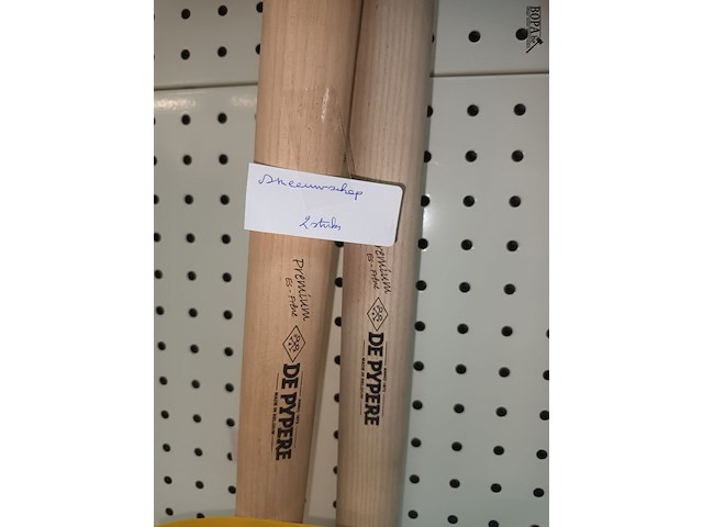 Lot 29 - sneeuwschop. 2 stuks - afbeelding 3 van  3