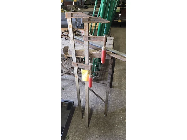 Lot 29 - spanschroever 4 stuks 110/70 cm - afbeelding 1 van  3