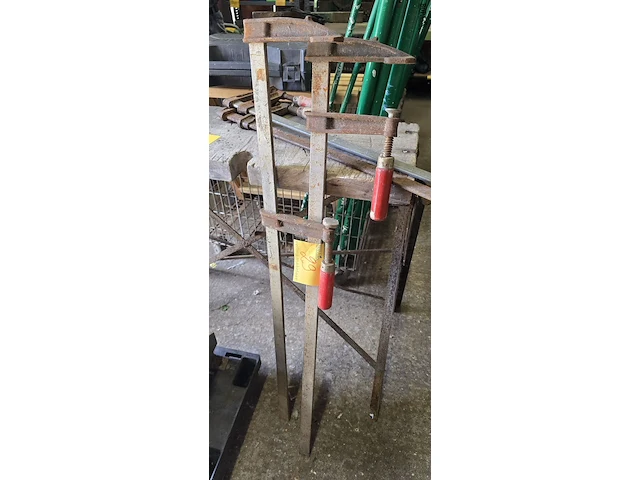 Lot 29 - spanschroever 4 stuks 110/70 cm - afbeelding 2 van  3