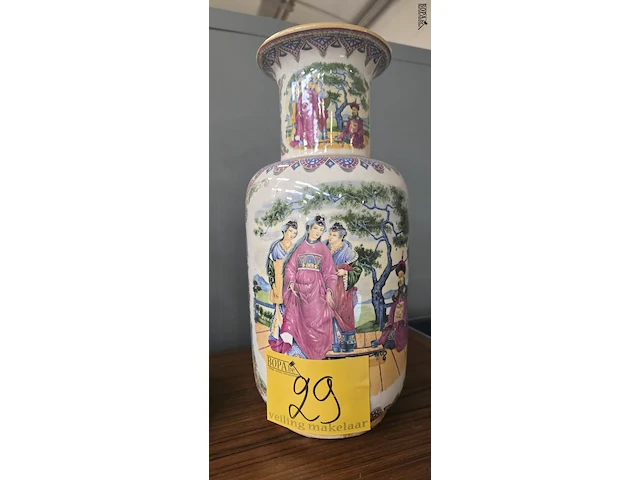 Lot 29 - stolp met droogbloemen en chinese vaas - afbeelding 3 van  4