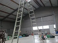 Lot 29 - uitschuifbare ladder - afbeelding 1 van  3