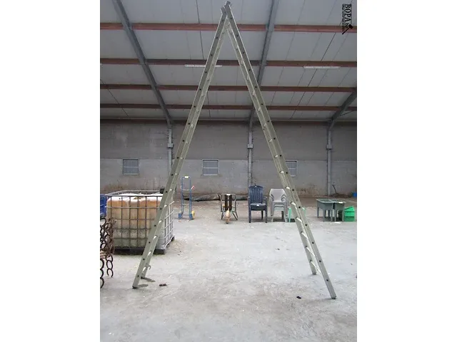 Lot 29 - uitschuifbare ladder - afbeelding 2 van  3