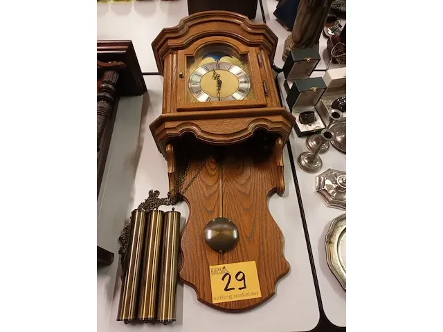 Lot 29 - wandklok - afbeelding 1 van  5
