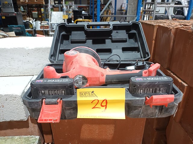 Lot 29 - zuignap en tegeltriller montolit - afbeelding 1 van  4