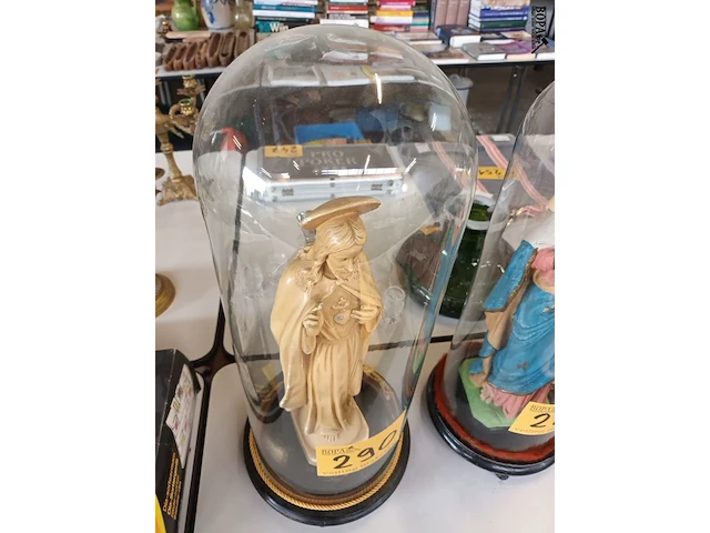 Lot 290 - globe met jezus beeld - afbeelding 2 van  3