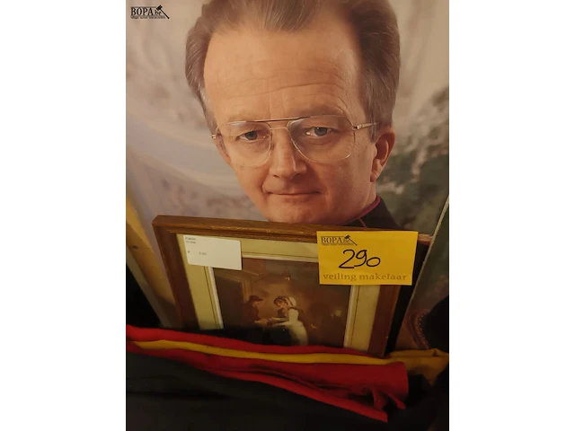 Lot 290 - vlaggen, kader en foto’s. 7 stuks - afbeelding 3 van  4