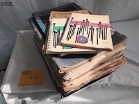Lot 291 - lot oude bladmuziek en muziekboeken, stapel - afbeelding 1 van  4