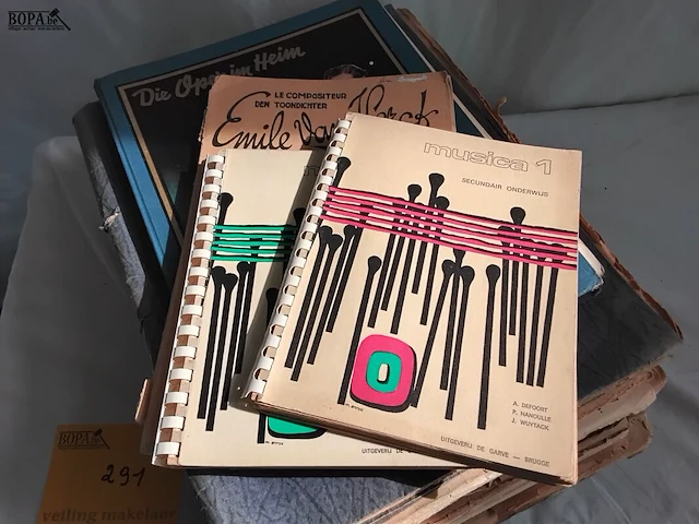 Lot 291 - lot oude bladmuziek en muziekboeken, stapel - afbeelding 2 van  4