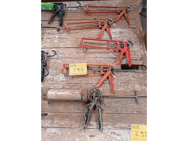 Lot 293 - silicone pistool oranje. 5 stuks - afbeelding 1 van  3