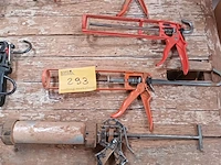 Lot 293 - silicone pistool oranje. 5 stuks - afbeelding 1 van  3