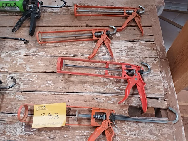 Lot 293 - silicone pistool oranje. 5 stuks - afbeelding 3 van  3