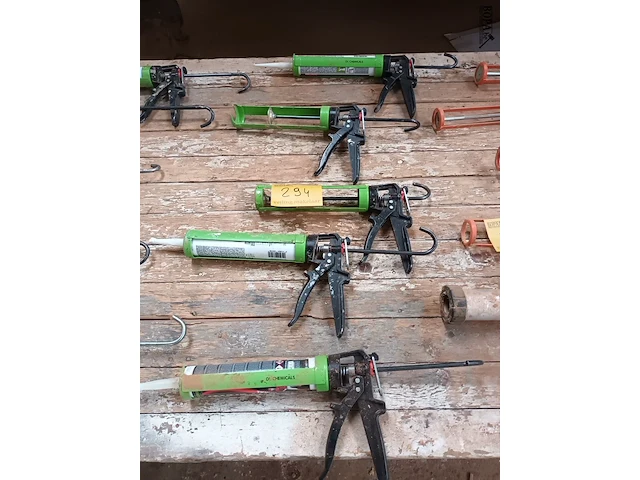 Lot 294 - silicone pistool groen. 5 stuks - afbeelding 1 van  3