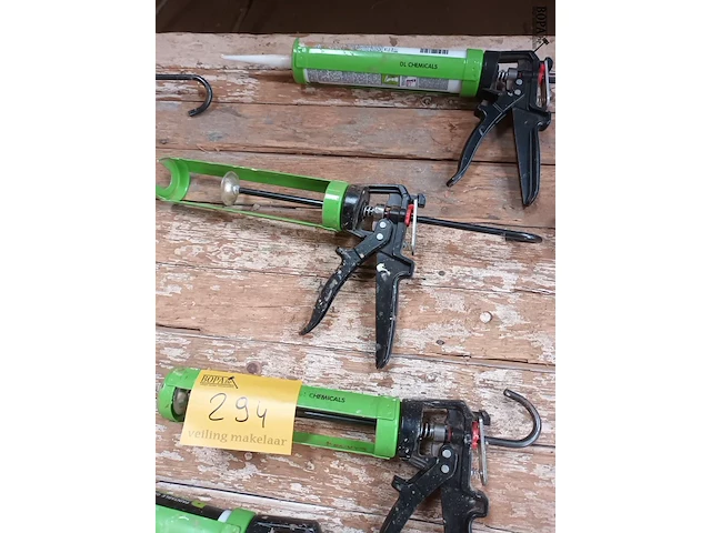 Lot 294 - silicone pistool groen. 5 stuks - afbeelding 2 van  3