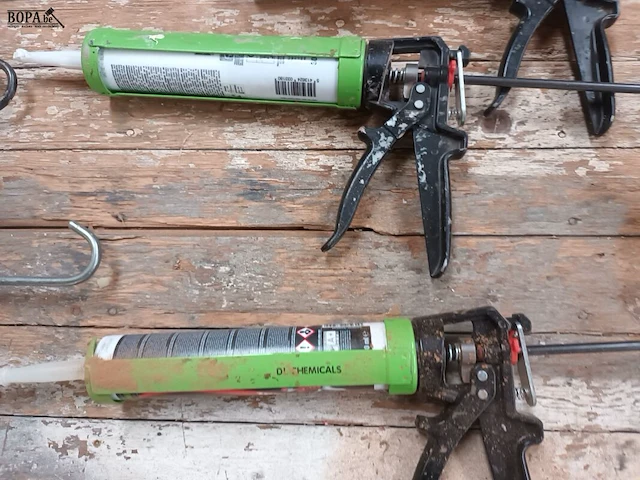 Lot 294 - silicone pistool groen. 5 stuks - afbeelding 3 van  3