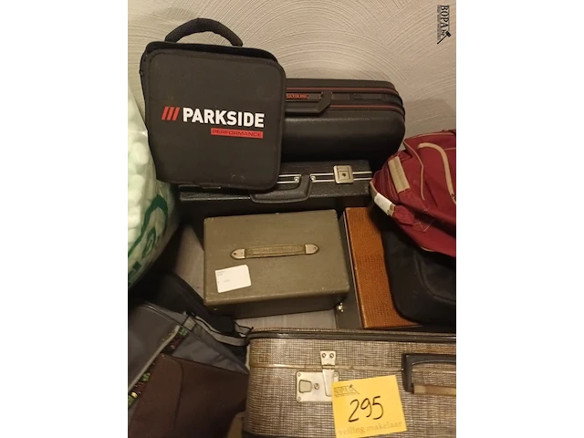 Lot 295 - reiskoffers en tassen. 12 stuks - afbeelding 3 van  5
