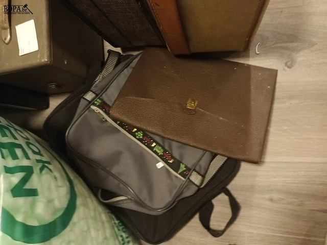 Lot 295 - reiskoffers en tassen. 12 stuks - afbeelding 4 van  5