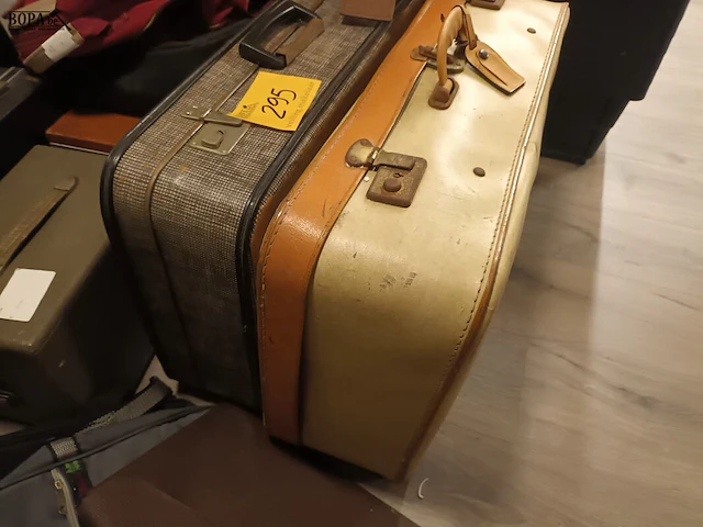 Lot 295 - reiskoffers en tassen. 12 stuks - afbeelding 5 van  5