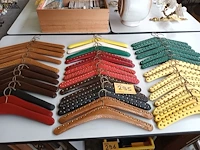 Lot 295 - retro kleerhangers. 40 stuks - afbeelding 1 van  4