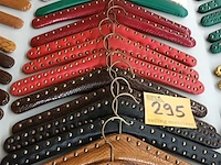 Lot 295 - retro kleerhangers. 40 stuks - afbeelding 3 van  4
