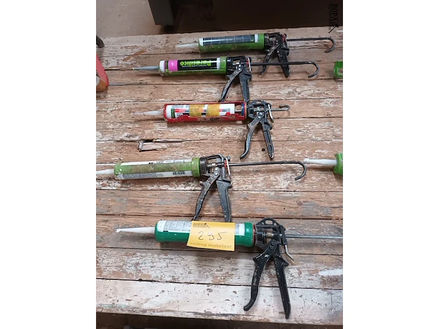 Lot 295 - silicone pistool. 5 stuks - afbeelding 1 van  3