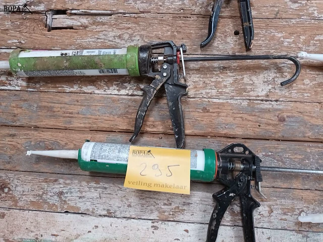 Lot 295 - silicone pistool. 5 stuks - afbeelding 3 van  3