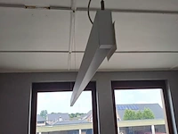 Lot 296 - led hanglamp. 2 stuks (lokaal 11) - afbeelding 2 van  4