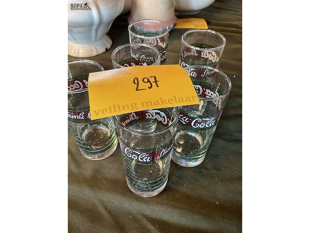 Lot 297 - vintage coca cola glazen tiffany - afbeelding 1 van  2