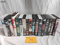 Lot 298 - lot video's, films, 17 stuks - afbeelding 1 van  1