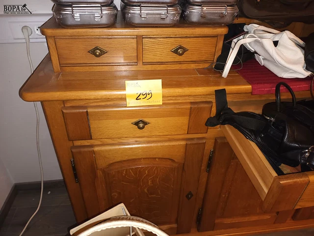 Lot 299 - dressoir kast - afbeelding 1 van  4