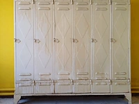 Lot 299 - vintage industriële locker 6-deurs (rokersruimte) - afbeelding 1 van  4