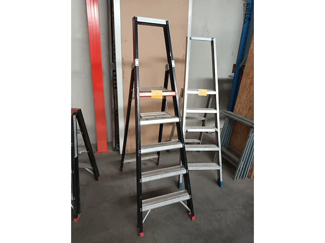 Lot 3 - aluminium trapladder altrex - afbeelding 1 van  3