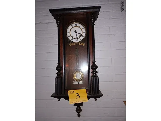 Lot 3 - antieke houten wandklok - afbeelding 1 van  3