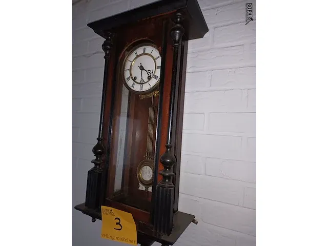 Lot 3 - antieke houten wandklok - afbeelding 2 van  3