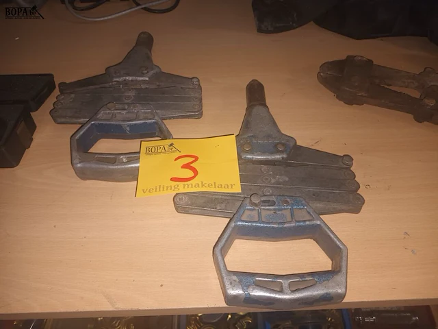 Lot 3 - blindklinknageltang. 2 stuks - afbeelding 1 van  3