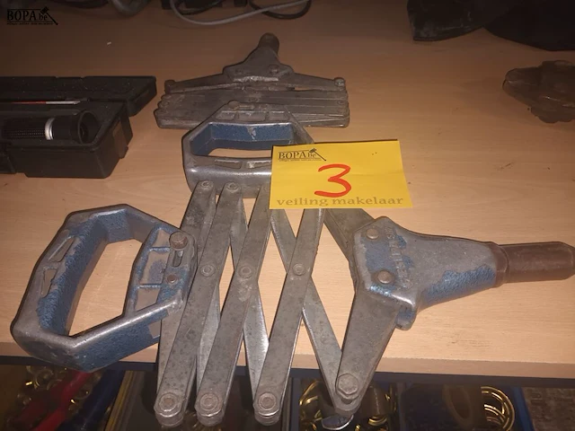 Lot 3 - blindklinknageltang. 2 stuks - afbeelding 2 van  3
