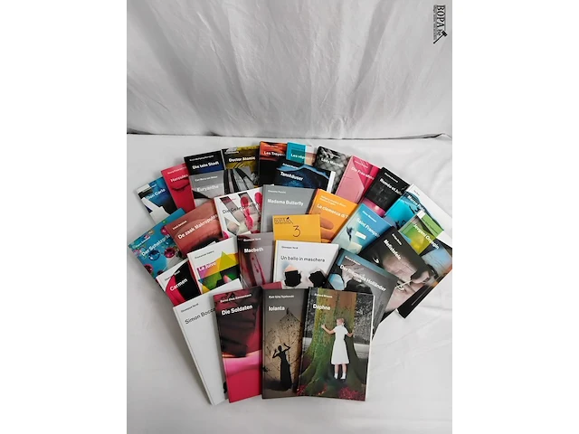 Lot 3 - boekenreeks opera, 28 stuks - afbeelding 2 van  2