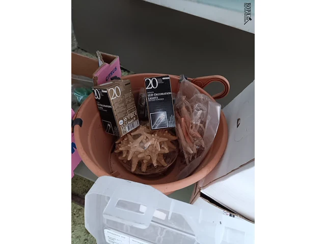 Lot 3 - decoratie materiaal - afbeelding 5 van  6