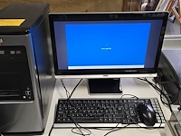 Lot 3 - desktop met monitor, toetsenbord en muis - afbeelding 1 van  4