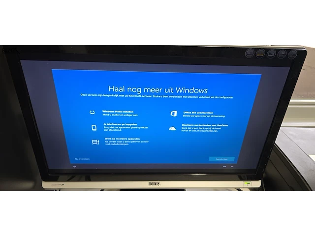 Lot 3 - desktop met monitor, toetsenbord en muis - afbeelding 3 van  4