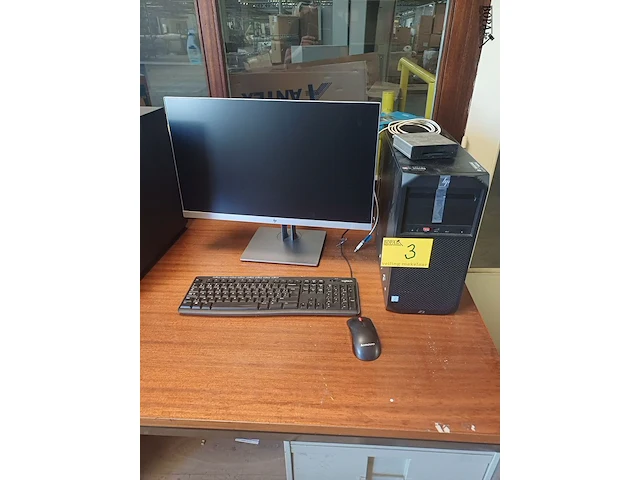 Lot 3 - desktop, scherm en klavier - afbeelding 1 van  8