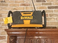 Lot 3 - dewalt werfradio
