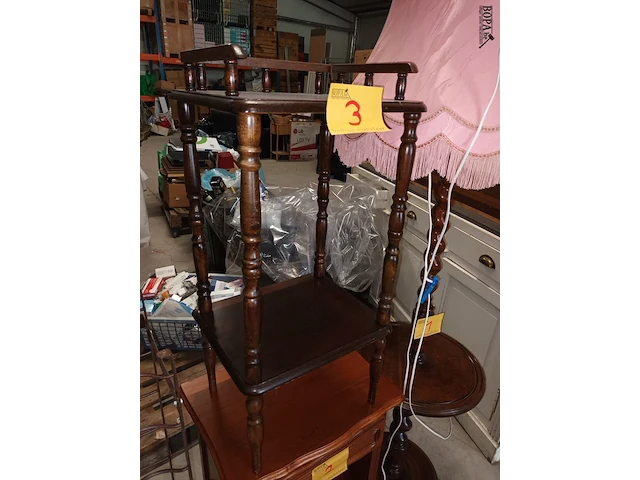 Lot 3 - houten bijzettafeltje - afbeelding 2 van  3