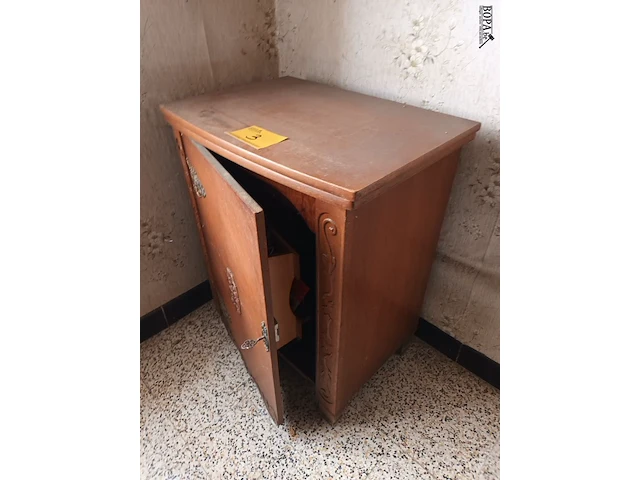 Lot 3 - kastje met naaimachine - afbeelding 2 van  4