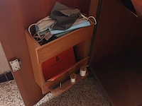 Lot 3 - kastje met naaimachine - afbeelding 3 van  4